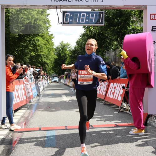 14.06.2026 - REWE Women's Run Strokosch-Dieckow http://msf.ph/oto/9788275 14.06.2026 10:49:09 Ziel 5737, 5906 meine-sportfotos.de