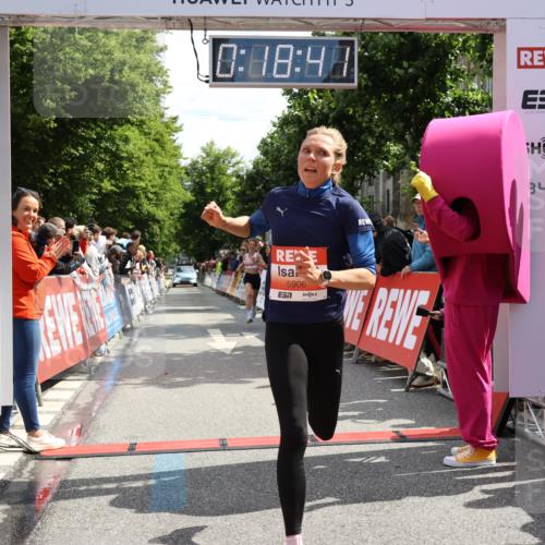 14.06.2026 - REWE Women's Run Strokosch-Dieckow http://msf.ph/oto/9788276 14.06.2026 10:49:09 Ziel 5737, 5906 meine-sportfotos.de
