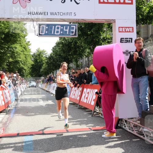 14.06.2026 - REWE Women's Run Strokosch-Dieckow http://msf.ph/oto/9788279 14.06.2026 10:49:12 Ziel 5737, 5906 meine-sportfotos.de