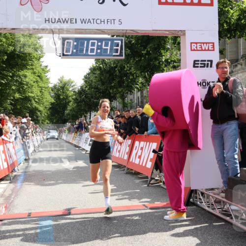 14.06.2026 - REWE Women's Run Strokosch-Dieckow http://msf.ph/oto/9788280 14.06.2026 10:49:12 Ziel 5737, 5906 meine-sportfotos.de