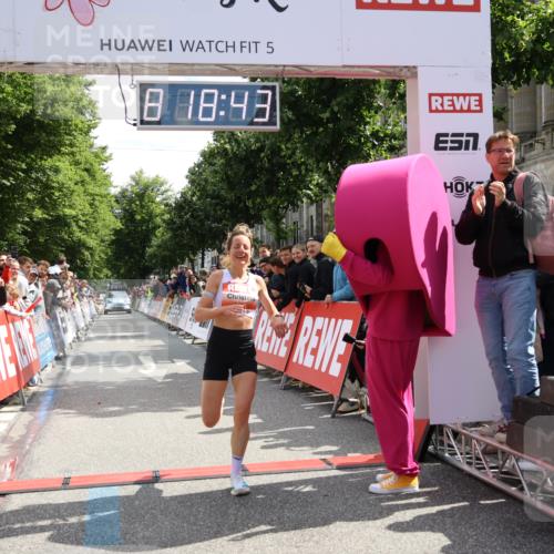 14.06.2026 - REWE Women's Run Strokosch-Dieckow http://msf.ph/oto/9788281 14.06.2026 10:49:12 Ziel 5737, 5906 meine-sportfotos.de