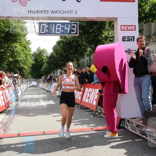 14.06.2026 - REWE Women's Run Strokosch-Dieckow http://msf.ph/oto/9788283 14.06.2026 10:49:12 Ziel 5737, 5906 meine-sportfotos.de