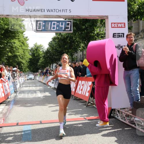 14.06.2026 - REWE Women's Run Strokosch-Dieckow http://msf.ph/oto/9788284 14.06.2026 10:49:12 Ziel 5737, 5906 meine-sportfotos.de