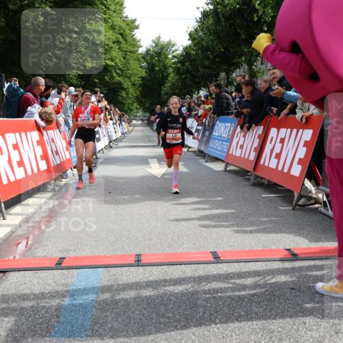14.06.2026 - REWE Women's Run Strokosch-Dieckow http://msf.ph/oto/9788299 14.06.2026 10:50:12 Ziel 5504, 6063 meine-sportfotos.de