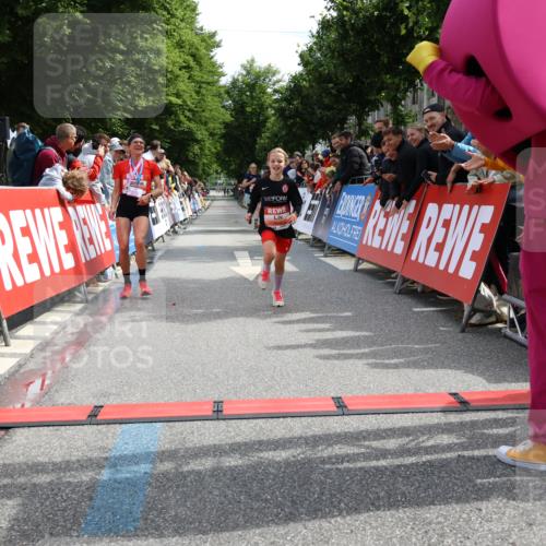 14.06.2026 - REWE Women's Run Strokosch-Dieckow http://msf.ph/oto/9788301 14.06.2026 10:50:12 Ziel 5504, 6063 meine-sportfotos.de