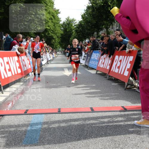 14.06.2026 - REWE Women's Run Strokosch-Dieckow http://msf.ph/oto/9788302 14.06.2026 10:50:12 Ziel 5504, 6063 meine-sportfotos.de