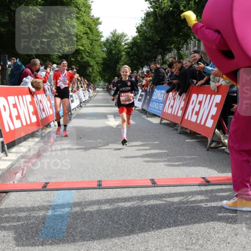 14.06.2026 - REWE Women's Run Strokosch-Dieckow http://msf.ph/oto/9788303 14.06.2026 10:50:12 Ziel 5504, 6063 meine-sportfotos.de