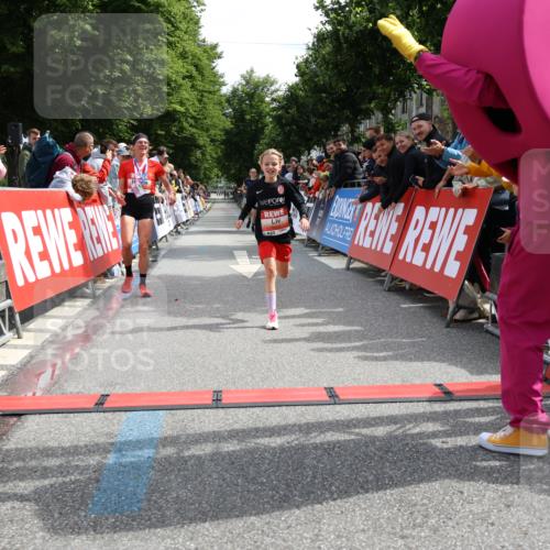 14.06.2026 - REWE Women's Run Strokosch-Dieckow http://msf.ph/oto/9788304 14.06.2026 10:50:12 Ziel 5504, 6063 meine-sportfotos.de
