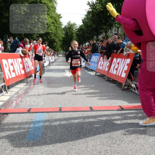 14.06.2026 - REWE Women's Run Strokosch-Dieckow http://msf.ph/oto/9788306 14.06.2026 10:50:12 Ziel 5504, 6063 meine-sportfotos.de