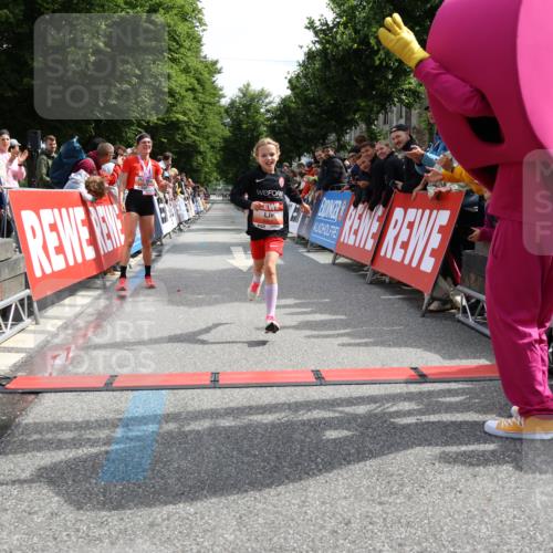 14.06.2026 - REWE Women's Run Strokosch-Dieckow http://msf.ph/oto/9788308 14.06.2026 10:50:13 Ziel 5504, 6063 meine-sportfotos.de