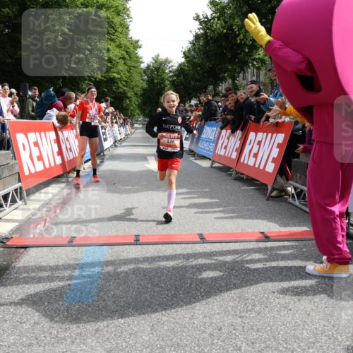 14.06.2026 - REWE Women's Run Strokosch-Dieckow http://msf.ph/oto/9788309 14.06.2026 10:50:13 Ziel 5504, 6063 meine-sportfotos.de