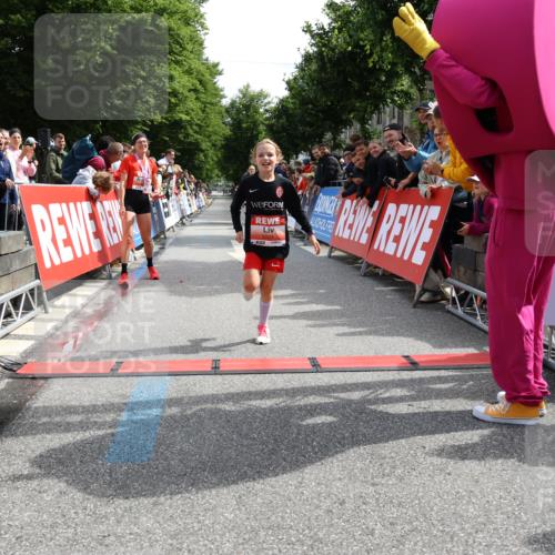 14.06.2026 - REWE Women's Run Strokosch-Dieckow http://msf.ph/oto/9788311 14.06.2026 10:50:13 Ziel 5504, 6063 meine-sportfotos.de