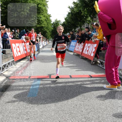 14.06.2026 - REWE Women's Run Strokosch-Dieckow http://msf.ph/oto/9788314 14.06.2026 10:50:13 Ziel 5504, 6063 meine-sportfotos.de