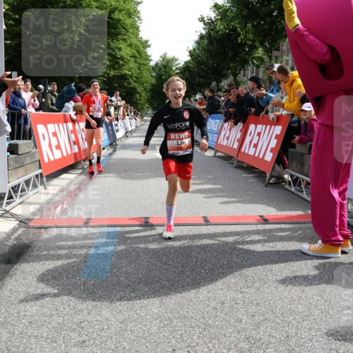 14.06.2026 - REWE Women's Run Strokosch-Dieckow http://msf.ph/oto/9788315 14.06.2026 10:50:13 Ziel 5504, 6063 meine-sportfotos.de