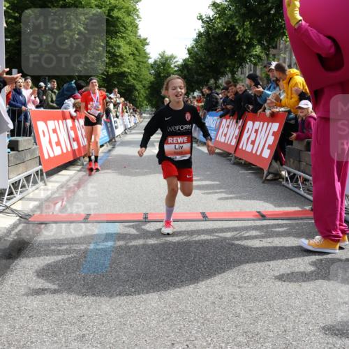 14.06.2026 - REWE Women's Run Strokosch-Dieckow http://msf.ph/oto/9788316 14.06.2026 10:50:13 Ziel 5504, 6063 meine-sportfotos.de