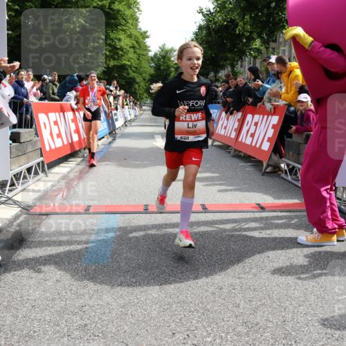 14.06.2026 - REWE Women's Run Strokosch-Dieckow http://msf.ph/oto/9788319 14.06.2026 10:50:13 Ziel 5504, 6063 meine-sportfotos.de