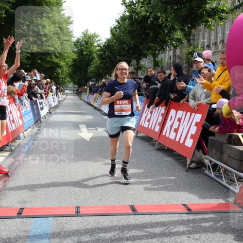 14.06.2026 - REWE Women's Run Strokosch-Dieckow http://msf.ph/oto/9788322 14.06.2026 10:50:16 Ziel 5504, 6063 meine-sportfotos.de