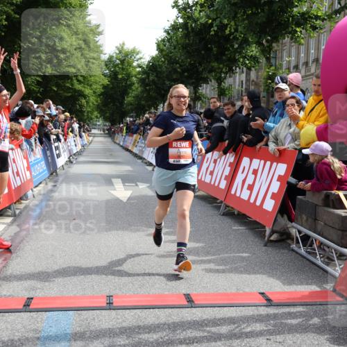 14.06.2026 - REWE Women's Run Strokosch-Dieckow http://msf.ph/oto/9788323 14.06.2026 10:50:16 Ziel 5504, 6063 meine-sportfotos.de