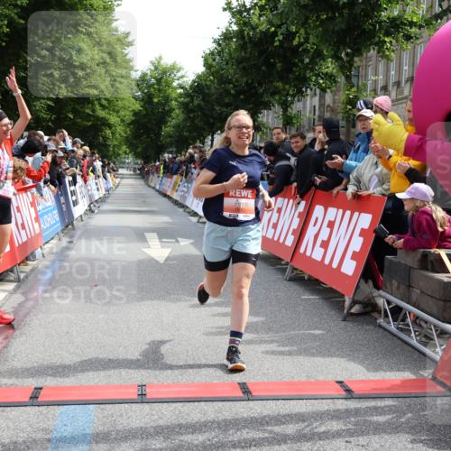 14.06.2026 - REWE Women's Run Strokosch-Dieckow http://msf.ph/oto/9788324 14.06.2026 10:50:16 Ziel 5504, 6063 meine-sportfotos.de