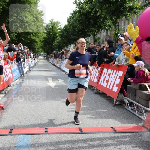14.06.2026 - REWE Women's Run Strokosch-Dieckow http://msf.ph/oto/9788325 14.06.2026 10:50:16 Ziel 5504, 6063 meine-sportfotos.de