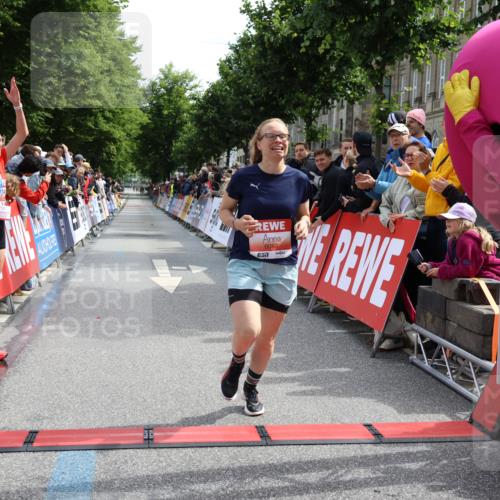 14.06.2026 - REWE Women's Run Strokosch-Dieckow http://msf.ph/oto/9788326 14.06.2026 10:50:16 Ziel 5504, 6063 meine-sportfotos.de