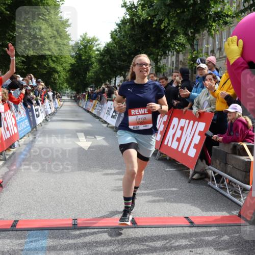 14.06.2026 - REWE Women's Run Strokosch-Dieckow http://msf.ph/oto/9788327 14.06.2026 10:50:16 Ziel 5504, 6063 meine-sportfotos.de