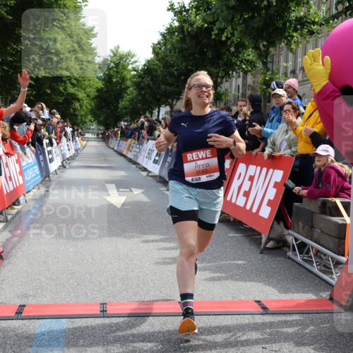 14.06.2026 - REWE Women's Run Strokosch-Dieckow http://msf.ph/oto/9788328 14.06.2026 10:50:16 Ziel 5504, 6063 meine-sportfotos.de