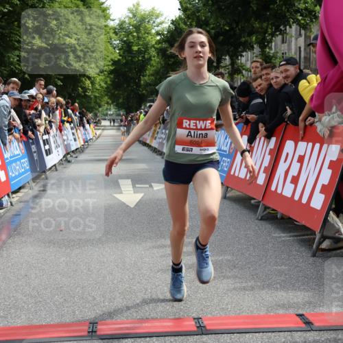 14.06.2026 - REWE Women's Run Strokosch-Dieckow http://msf.ph/oto/9788335 14.06.2026 10:50:39 Ziel 5024 meine-sportfotos.de