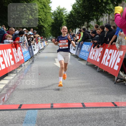 14.06.2026 - REWE Women's Run Strokosch-Dieckow http://msf.ph/oto/9788340 14.06.2026 10:50:50 Ziel 5386 meine-sportfotos.de