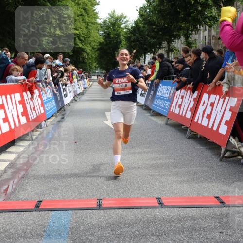 14.06.2026 - REWE Women's Run Strokosch-Dieckow http://msf.ph/oto/9788341 14.06.2026 10:50:50 Ziel 5386 meine-sportfotos.de