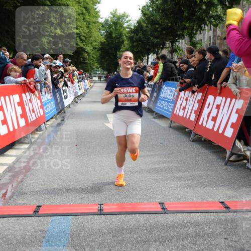 14.06.2026 - REWE Women's Run Strokosch-Dieckow http://msf.ph/oto/9788343 14.06.2026 10:50:50 Ziel 5386 meine-sportfotos.de