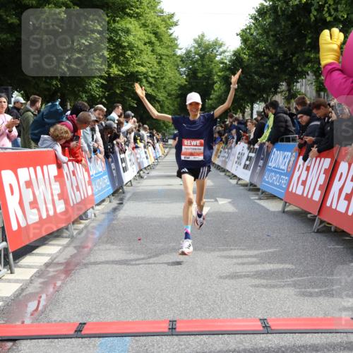 14.06.2026 - REWE Women's Run Strokosch-Dieckow http://msf.ph/oto/9788349 14.06.2026 10:51:15 Ziel 5007, 5068 meine-sportfotos.de