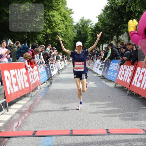 14.06.2026 - REWE Women's Run Strokosch-Dieckow http://msf.ph/oto/9788351 14.06.2026 10:51:15 Ziel 5007, 5068 meine-sportfotos.de
