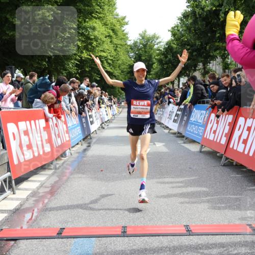 14.06.2026 - REWE Women's Run Strokosch-Dieckow http://msf.ph/oto/9788354 14.06.2026 10:51:15 Ziel 5007, 5068 meine-sportfotos.de