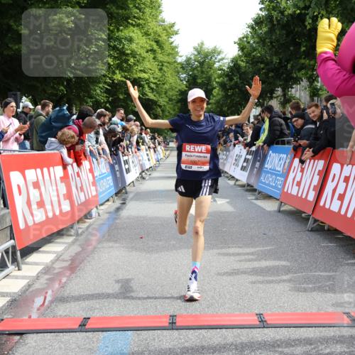 14.06.2026 - REWE Women's Run Strokosch-Dieckow http://msf.ph/oto/9788355 14.06.2026 10:51:15 Ziel 5007, 5068 meine-sportfotos.de