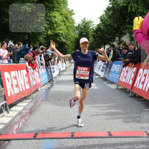 14.06.2026 - REWE Women's Run Strokosch-Dieckow http://msf.ph/oto/9788357 14.06.2026 10:51:15 Ziel 5007, 5068 meine-sportfotos.de