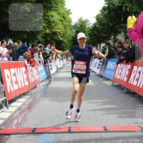 14.06.2026 - REWE Women's Run Strokosch-Dieckow http://msf.ph/oto/9788358 14.06.2026 10:51:15 Ziel 5007, 5068 meine-sportfotos.de