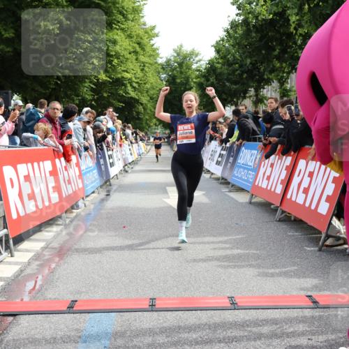 14.06.2026 - REWE Women's Run Strokosch-Dieckow http://msf.ph/oto/9788360 14.06.2026 10:51:17 Ziel 5007, 5068 meine-sportfotos.de