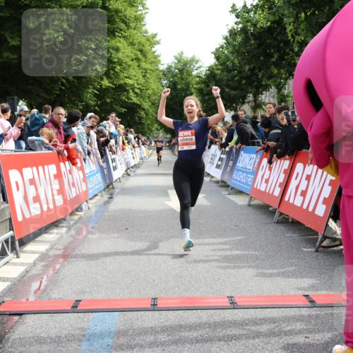 14.06.2026 - REWE Women's Run Strokosch-Dieckow http://msf.ph/oto/9788361 14.06.2026 10:51:17 Ziel 5007, 5068 meine-sportfotos.de