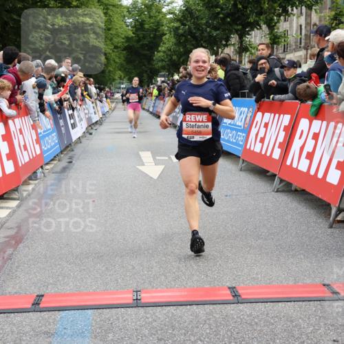14.06.2026 - REWE Women's Run Strokosch-Dieckow http://msf.ph/oto/9788439 14.06.2026 10:52:39 Ziel 5361, 5458, 5682 meine-sportfotos.de