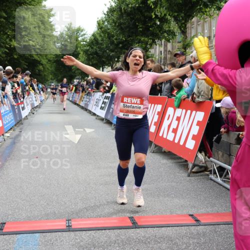 14.06.2026 - REWE Women's Run Strokosch-Dieckow http://msf.ph/oto/9788468 14.06.2026 10:53:11 Ziel 5306, 5990 meine-sportfotos.de