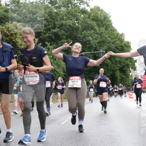14.06.2026 - REWE Women's Run Jannik Wohlers http://msf.ph/oto/9790888 14.06.2026 10:04:48 Laufen 10425, 7, 11022, 10878, 7 meine-sportfotos.de