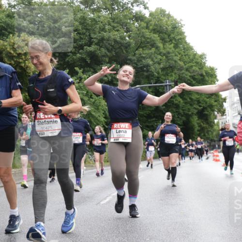 14.06.2026 - REWE Women's Run Jannik Wohlers http://msf.ph/oto/9790889 14.06.2026 10:04:48 Laufen 10425, 7, 11022, 57, 10878 meine-sportfotos.de