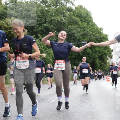 14.06.2026 - REWE Women's Run Jannik Wohlers http://msf.ph/oto/9790891 14.06.2026 10:04:48 Laufen 70, 10425, 11022, 10878, 7 meine-sportfotos.de