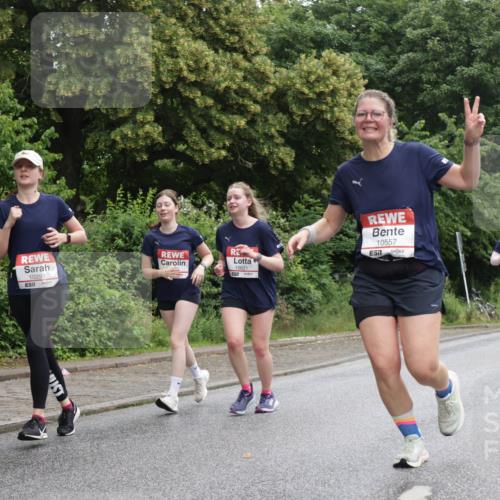 14.06.2026 - REWE Women's Run Jannik Wohlers http://msf.ph/oto/9790941 14.06.2026 10:04:52 Laufen 10621, 10293, 57, 57, 10557 meine-sportfotos.de