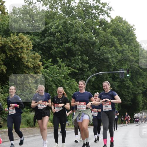 14.06.2026 - REWE Women's Run Jannik Wohlers http://msf.ph/oto/9792306 14.06.2026 10:07:03 Laufen 10146, 10147 meine-sportfotos.de