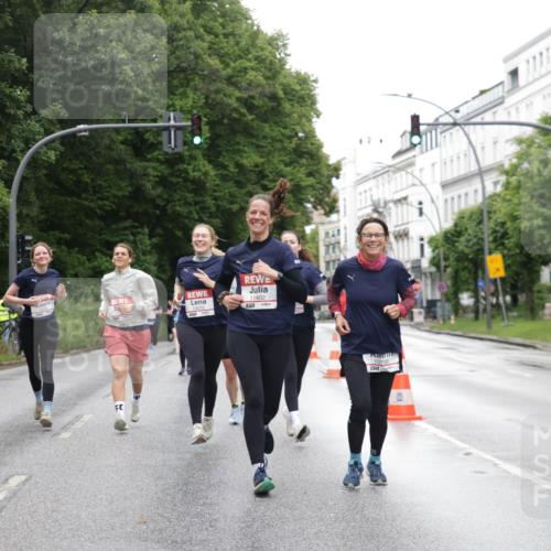 14.06.2026 - REWE Women's Run Jannik Wohlers http://msf.ph/oto/9796481 14.06.2026 09:58:46 Laufen 11402, 10670, 57, 10798, 57 meine-sportfotos.de