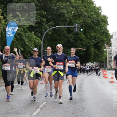 14.06.2026 - REWE Women's Run Jannik Wohlers http://msf.ph/oto/9797368 14.06.2026 10:00:39 Laufen 6, 30, 11114, 1046, 10880, 11121, 11211, 57 meine-sportfotos.de