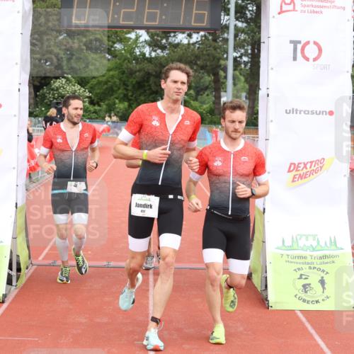 14.06.2026 - 7 Türme Triathlon Andreas Tolksdorf http://msf.ph/oto/9799118 14.06.2026 11:56:15 Ziel 416, 417, 418, 419, 479, 480, 482 meine-sportfotos.de