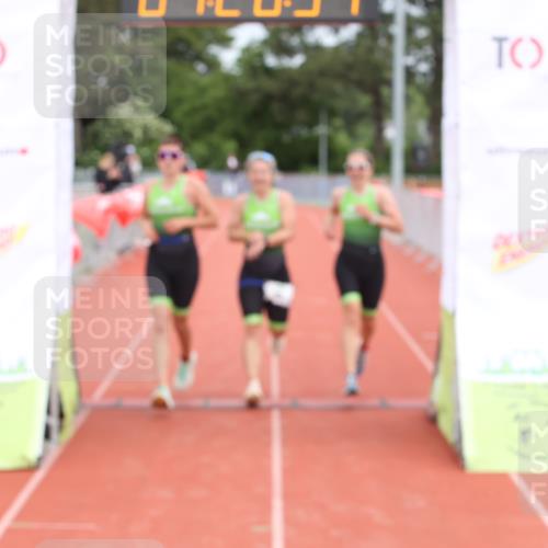 14.06.2026 - 7 Türme Triathlon Andreas Tolksdorf http://msf.ph/oto/9799122 14.06.2026 11:56:32 Ziel 504, 505, 506 meine-sportfotos.de